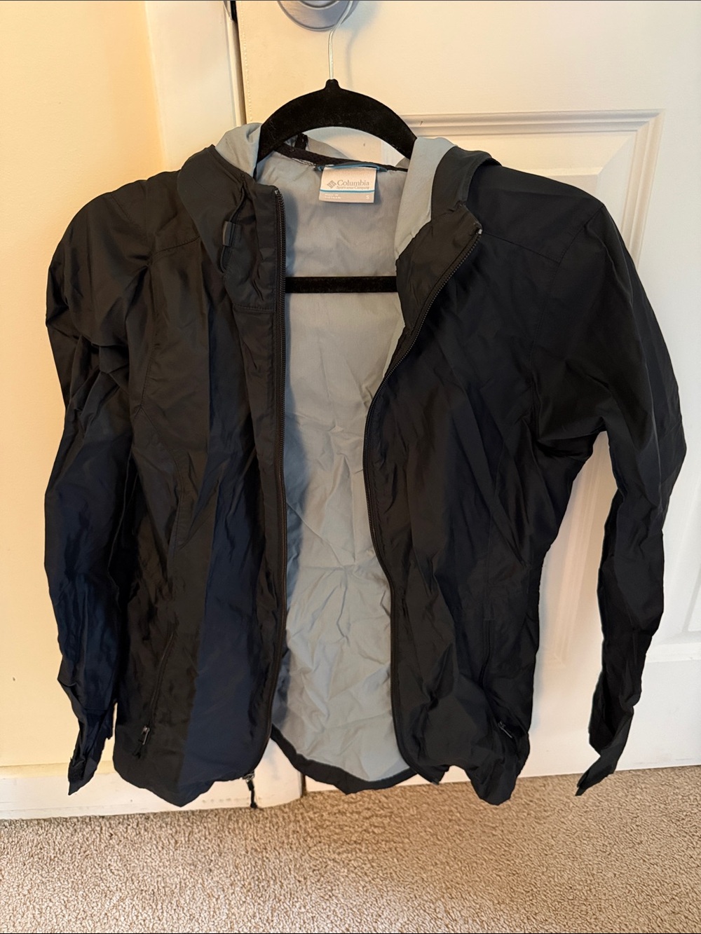 Columbia women’s rain jacket sz Small